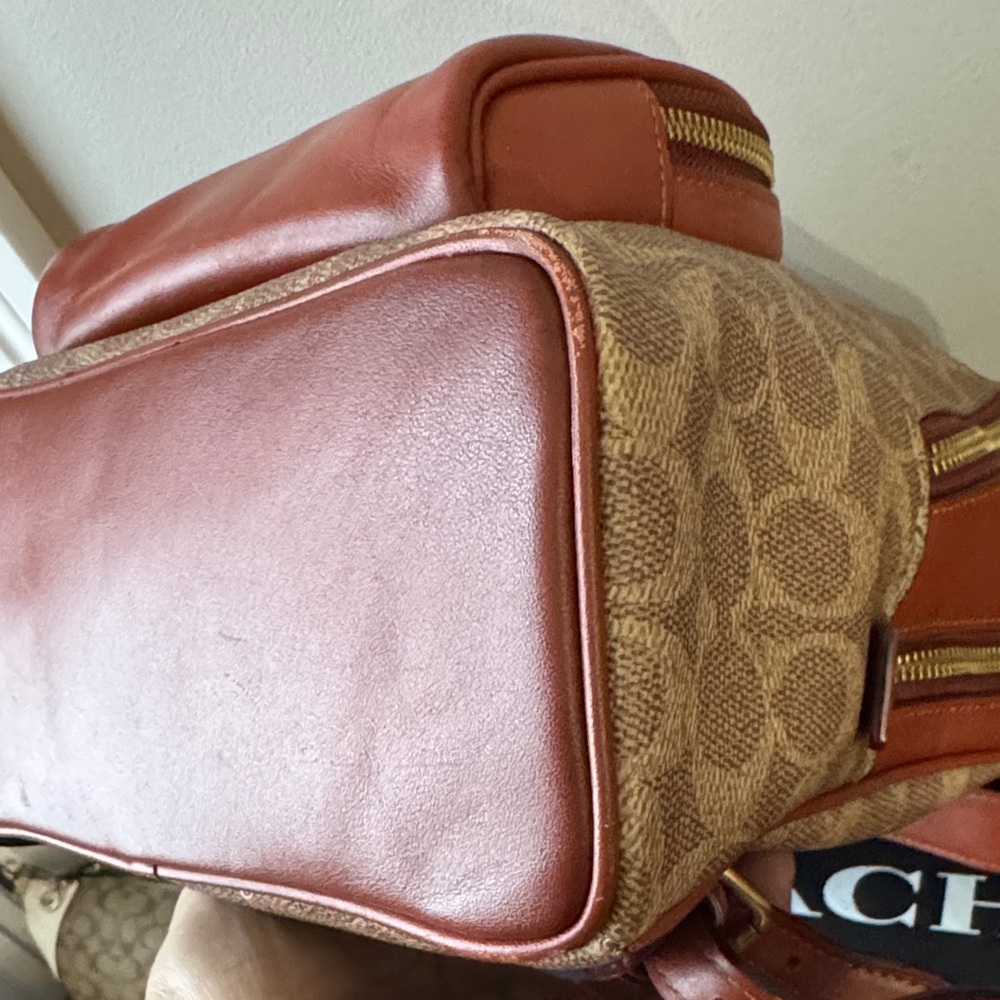 Women must have!☺️❤️Coach Tan and Brown Signature Backpack - Picture 13 of 15